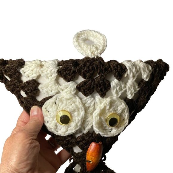 Bundle of Vintage 60s/70s Crocheted Owl Hanging Towel Rack and Note Holders - Picture 3 of 5